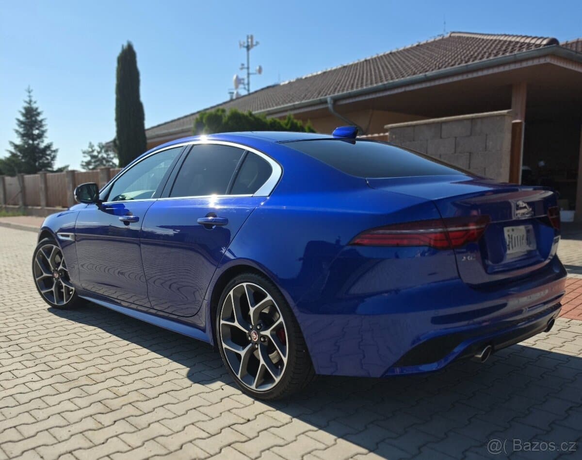 2019 Jaguar XE - 10