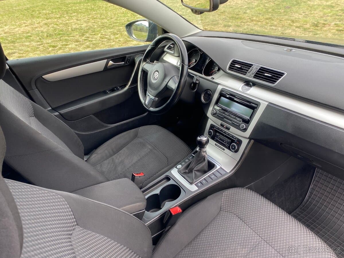 2010 Volkswagen PASSAT - 10