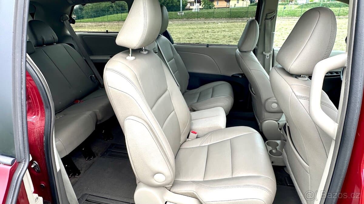 2016 Toyota SIENNA - 10