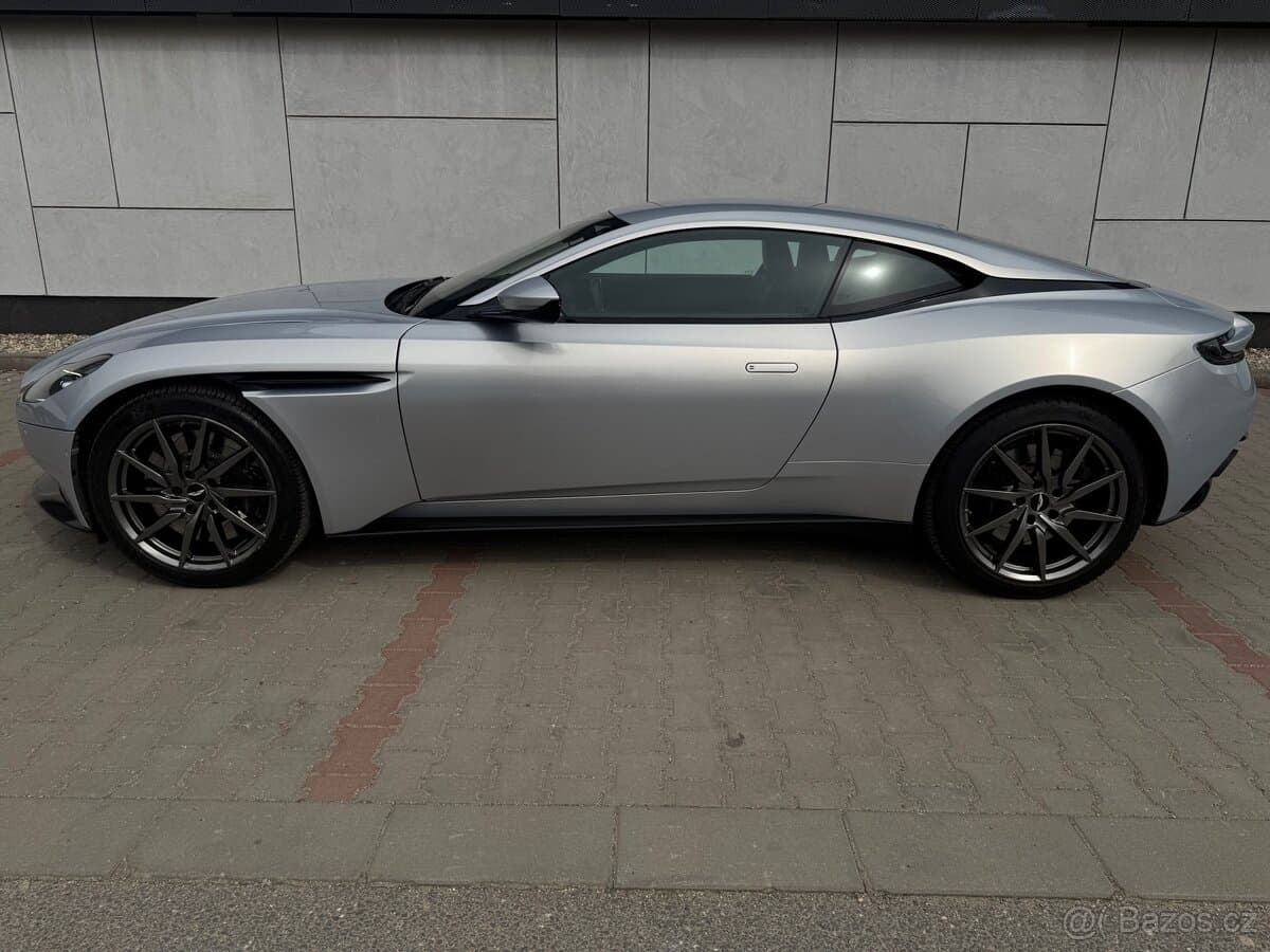 2019 Aston Martin DB11 - 10