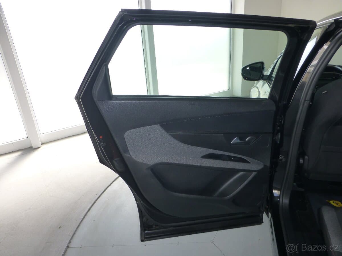 2022 Peugeot 5008 - 11