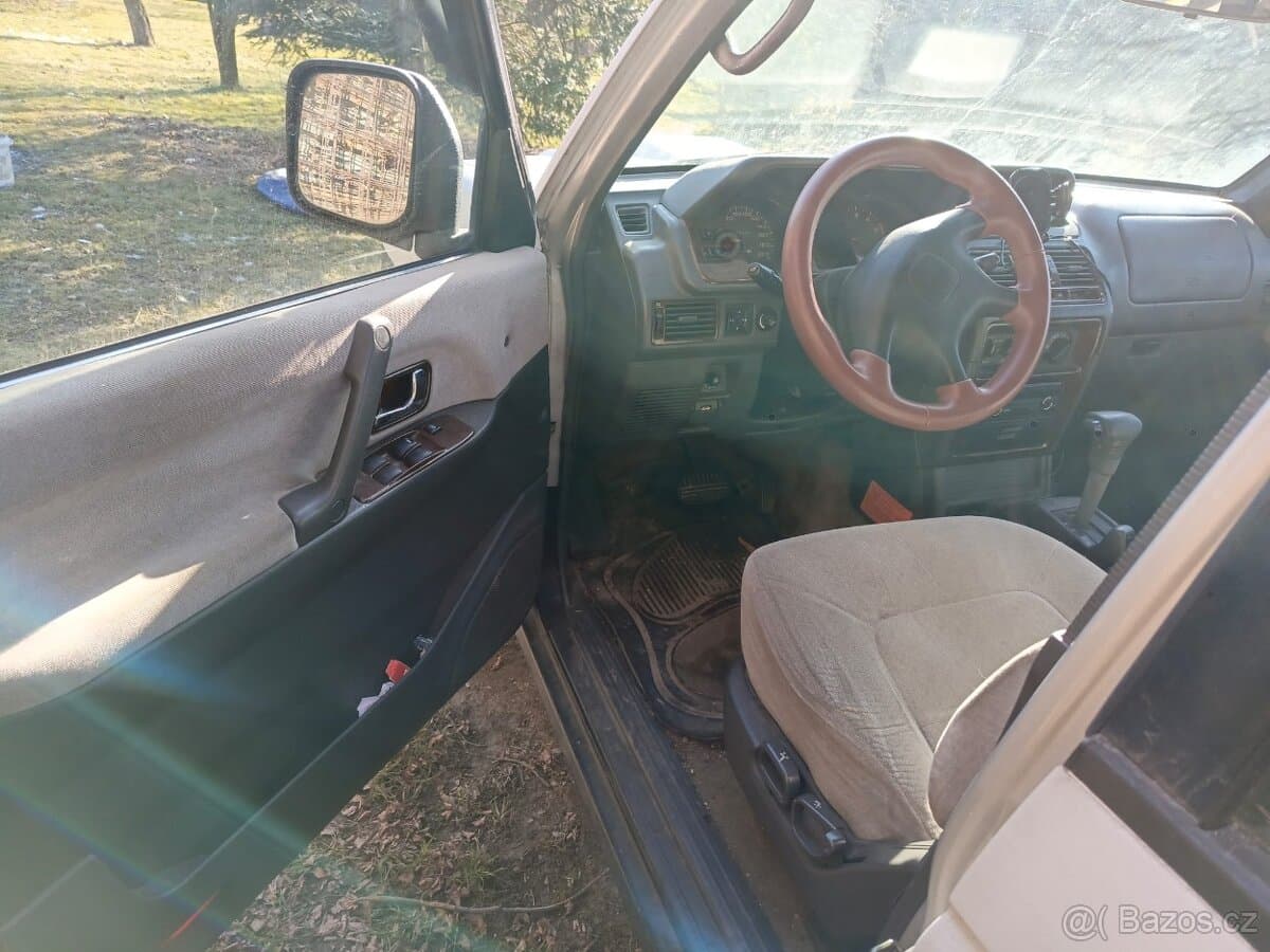 Mitsubishi PAJERO - 11