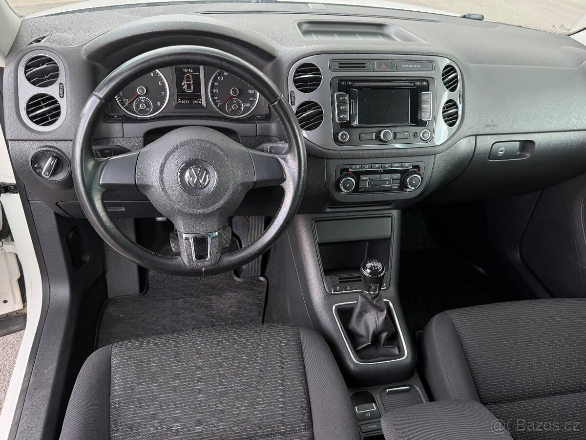 2012 Volkswagen TIGUAN - 11