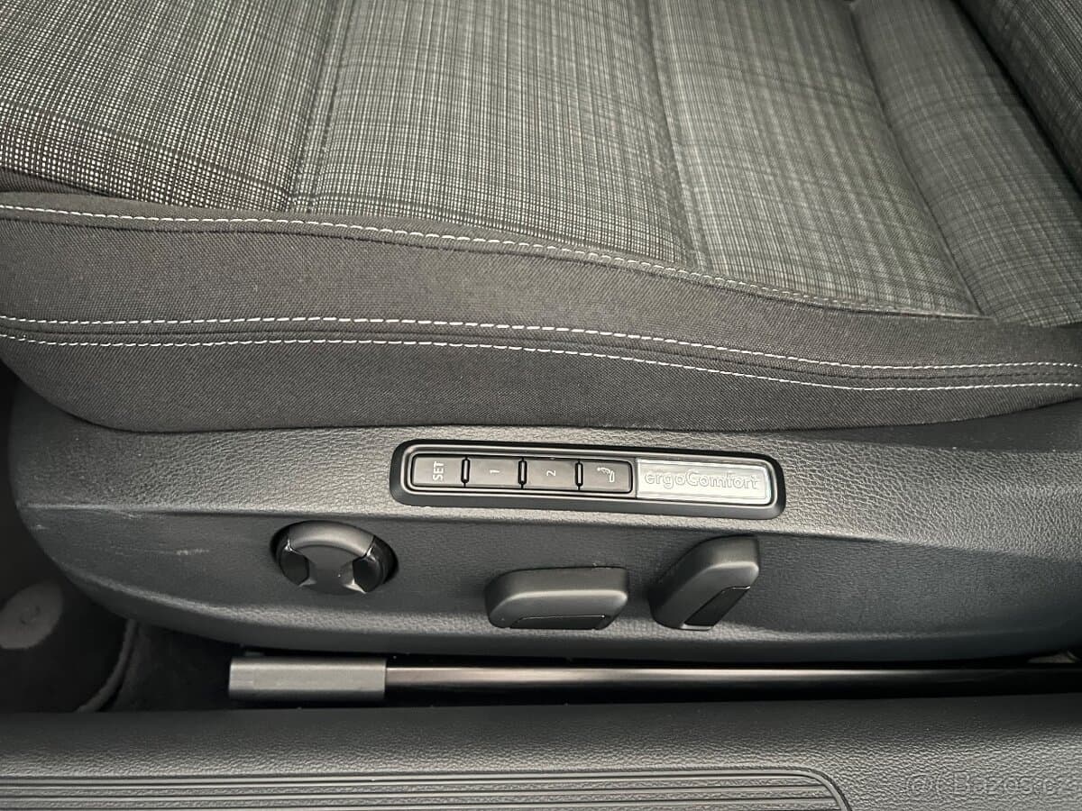 2021 Volkswagen PASSAT - 11