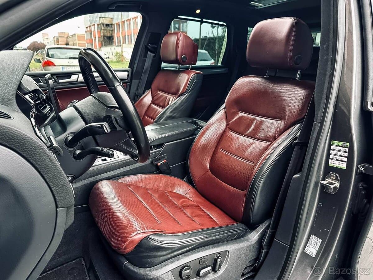 2012 Volkswagen TOUAREG - 11