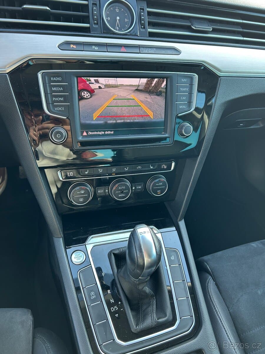 2017 Volkswagen PASSAT - 11