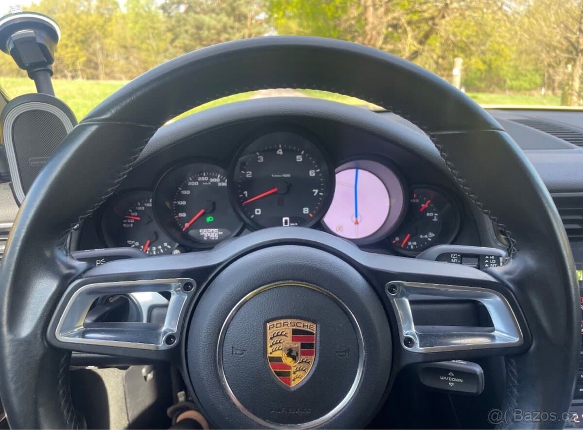 2017 Porsche 911 - 11