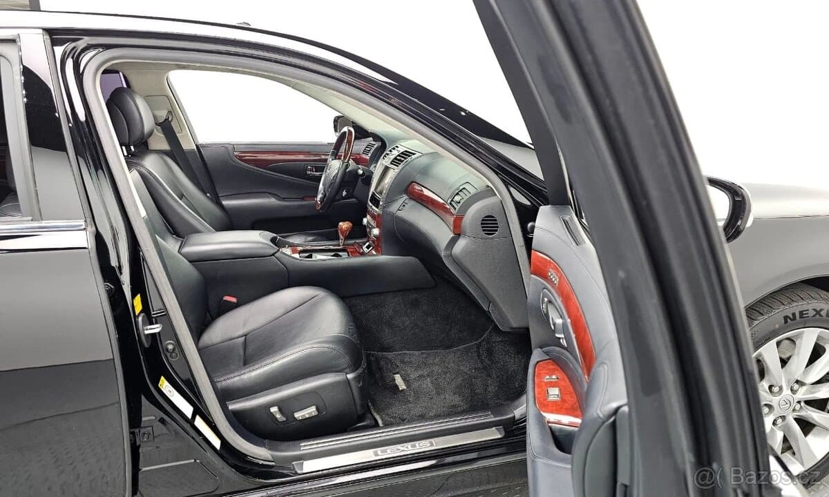 2012 Lexus LS - 11