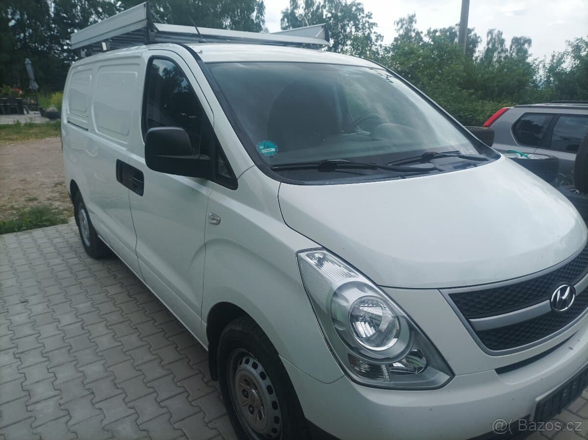 2010 Hyundai H-1 - 11