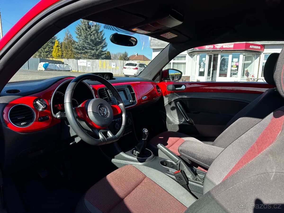 2015 Volkswagen BEETLE - 11