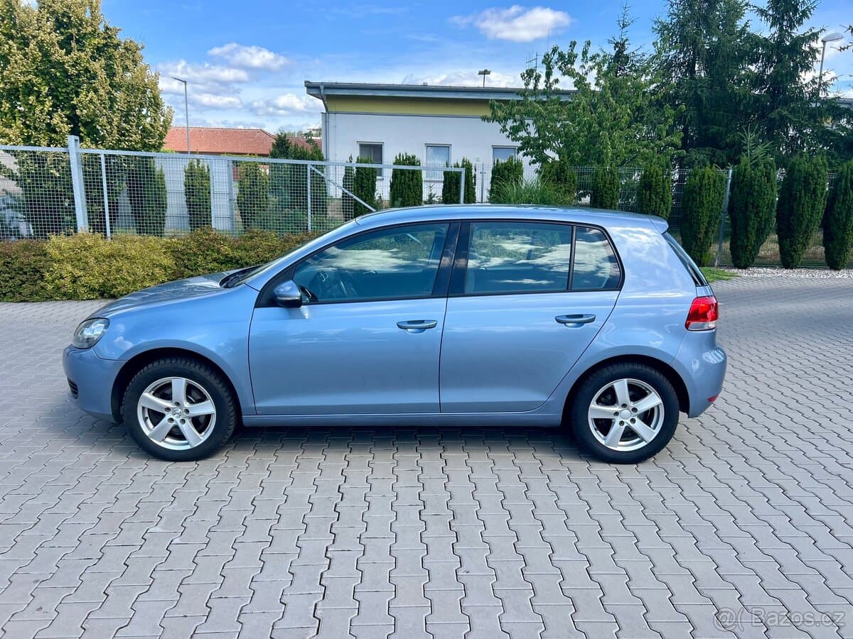 2011 Volkswagen GOLF - 11