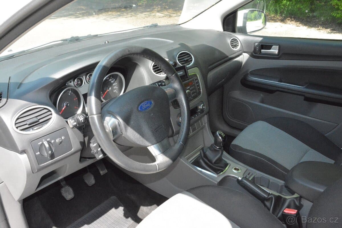 2010 Ford FOCUS - 11