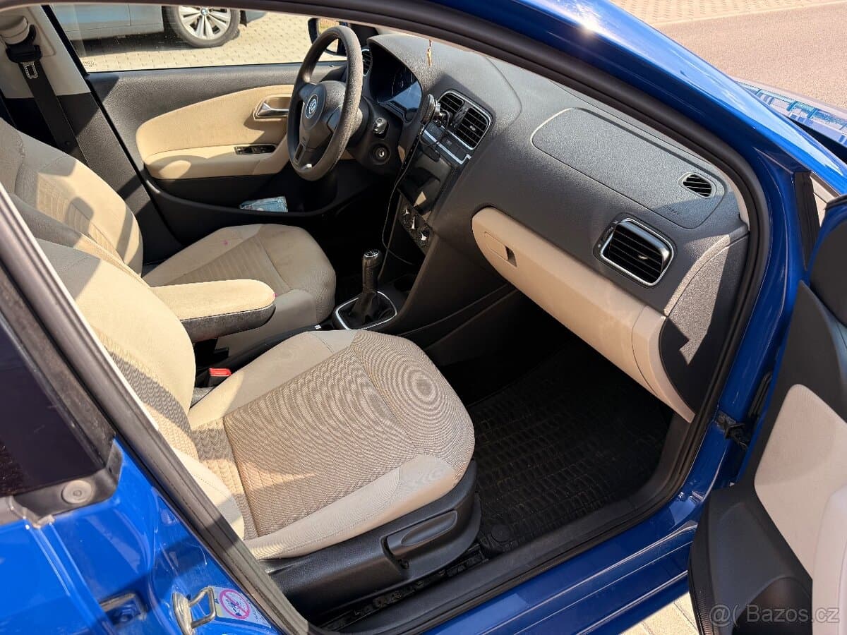 2011 Volkswagen POLO - 11