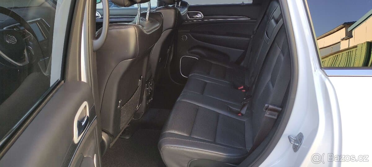 2018 Jeep CHEROKEE - 11
