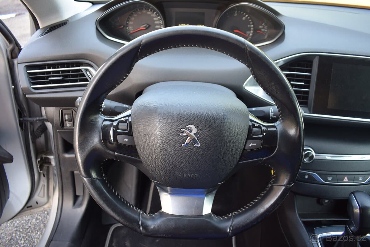 2015 Peugeot 308 - 11