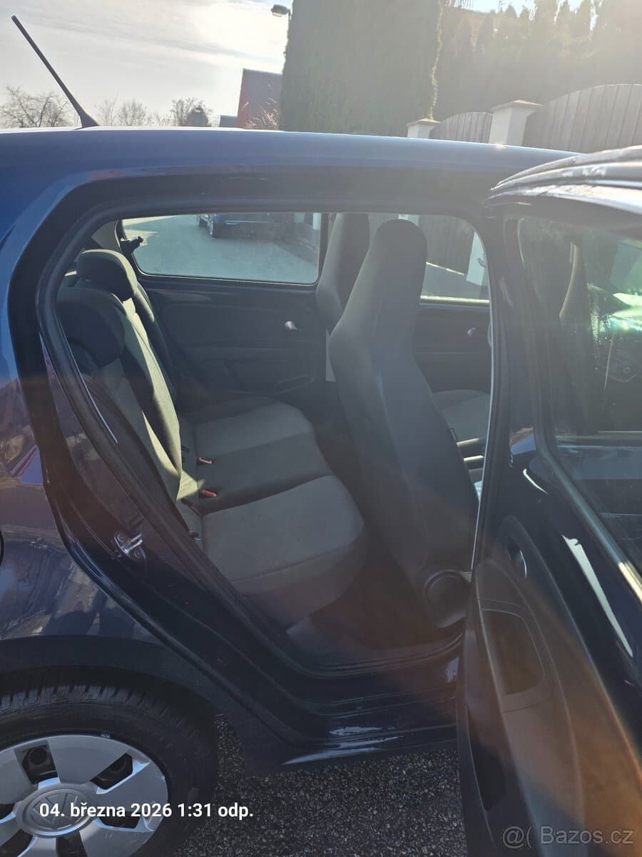 2013 Volkswagen UP! - 11