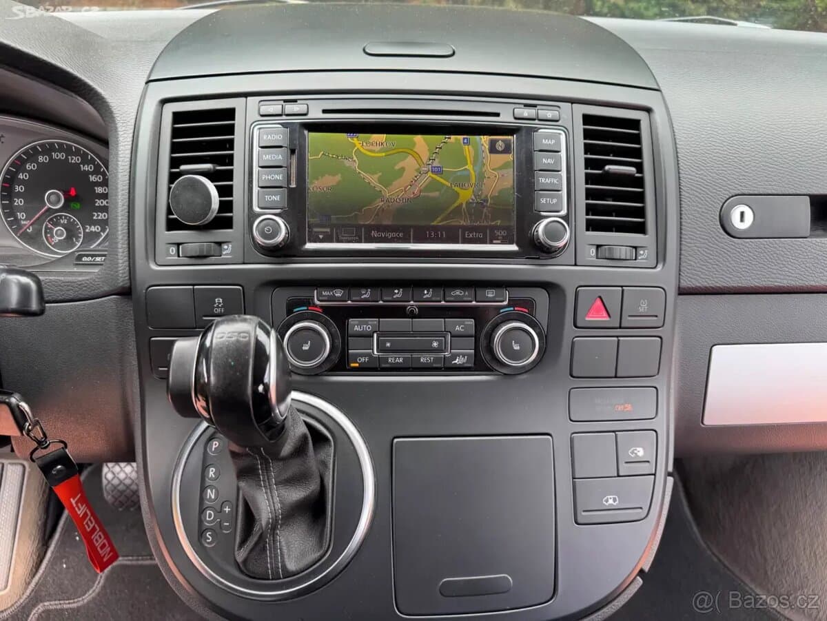 2011 Volkswagen MULTIVAN - 11