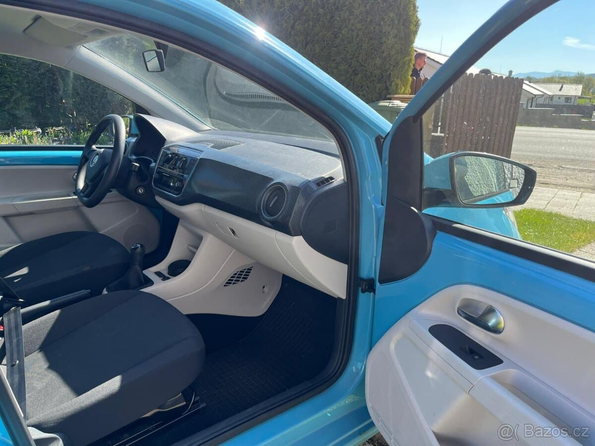 2017 Volkswagen UP! - 11