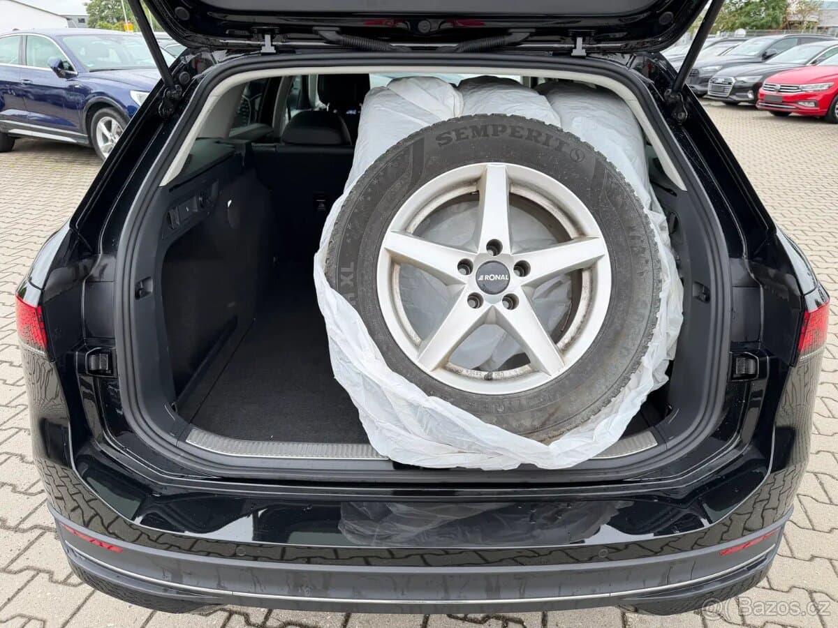 2024 Volkswagen PASSAT - 11