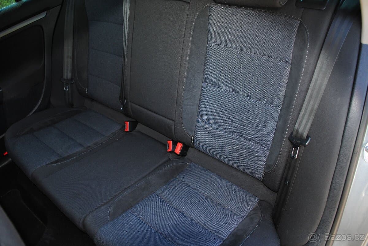 2011 Volkswagen GOLF - 11