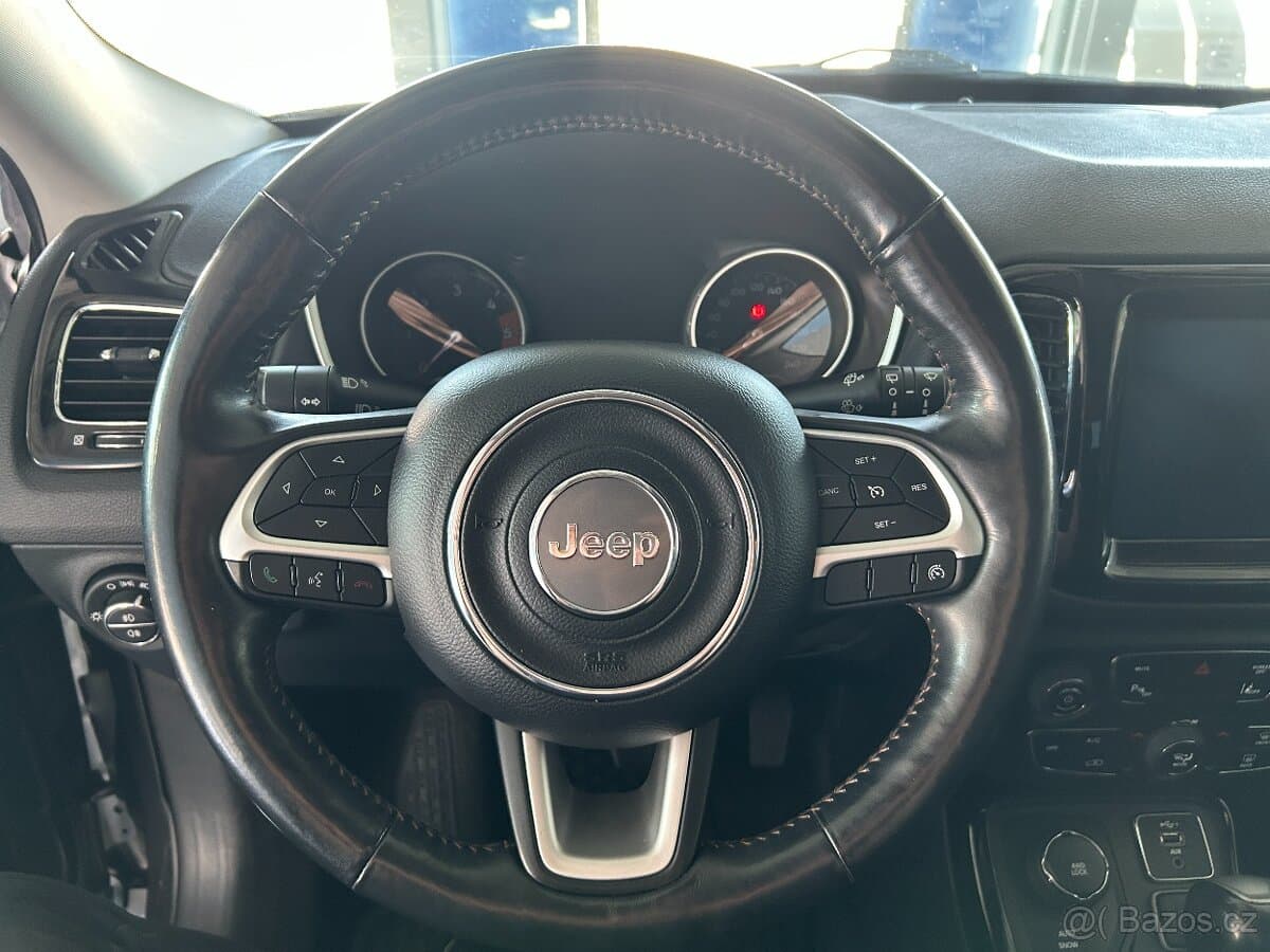 2019 Jeep COMPASS - 11