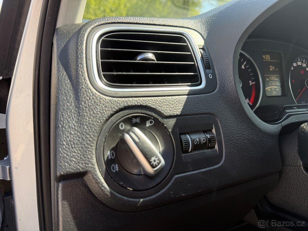 2011 Volkswagen POLO - 11