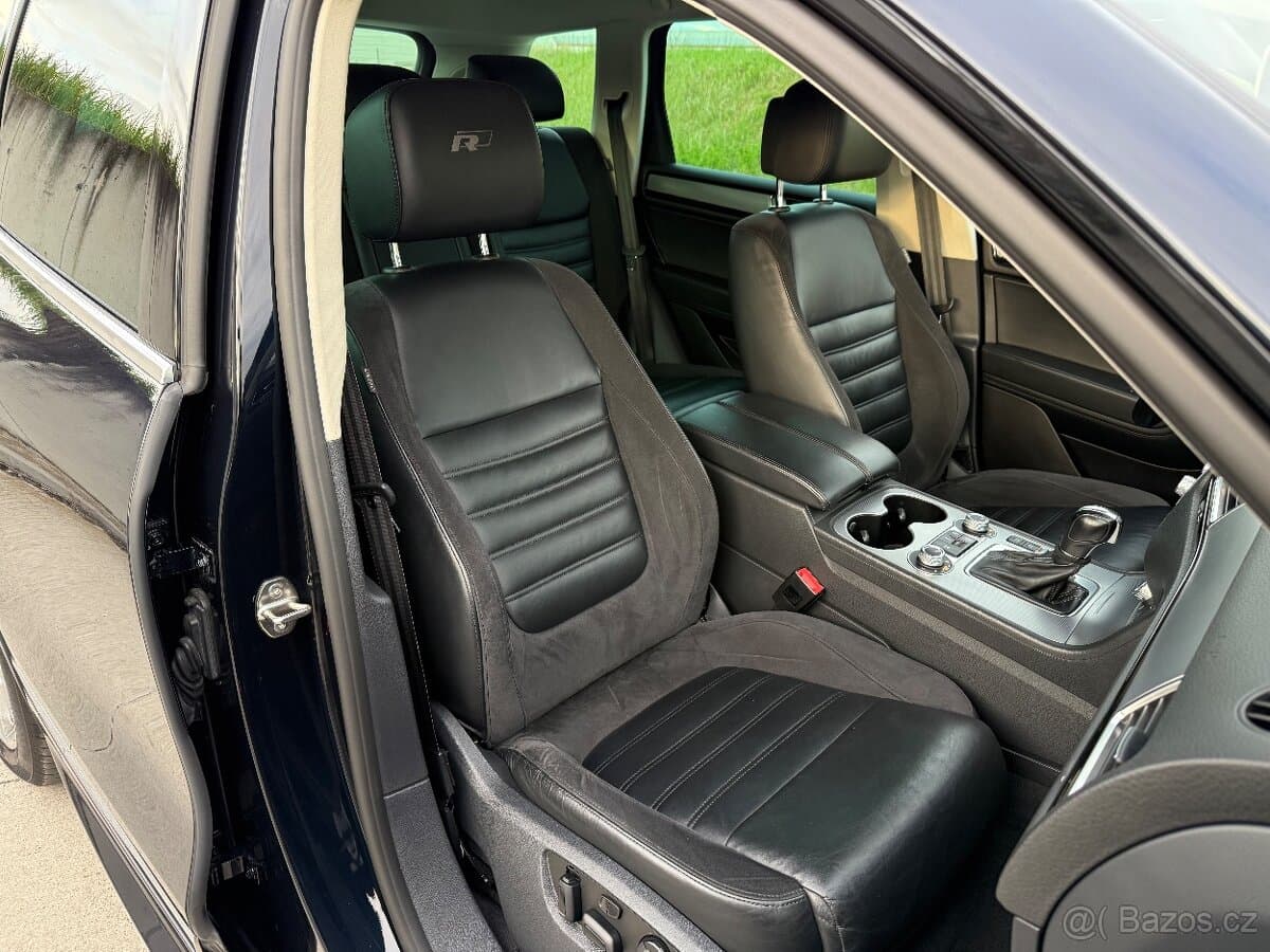 2015 Volkswagen TOUAREG - 11