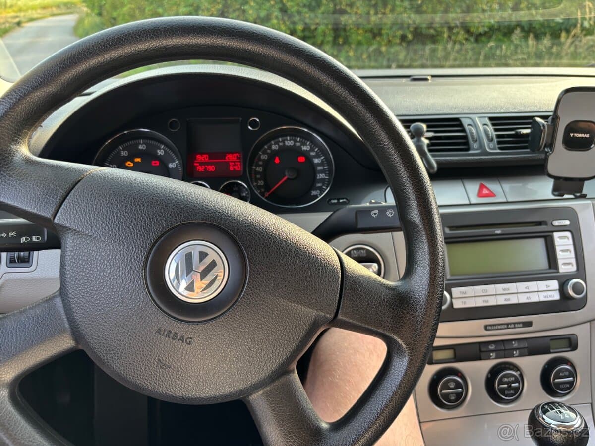 Volkswagen PASSAT - 11