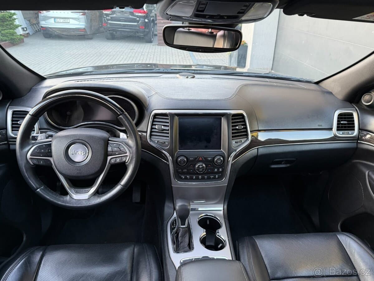 2019 Jeep CHEROKEE - 11