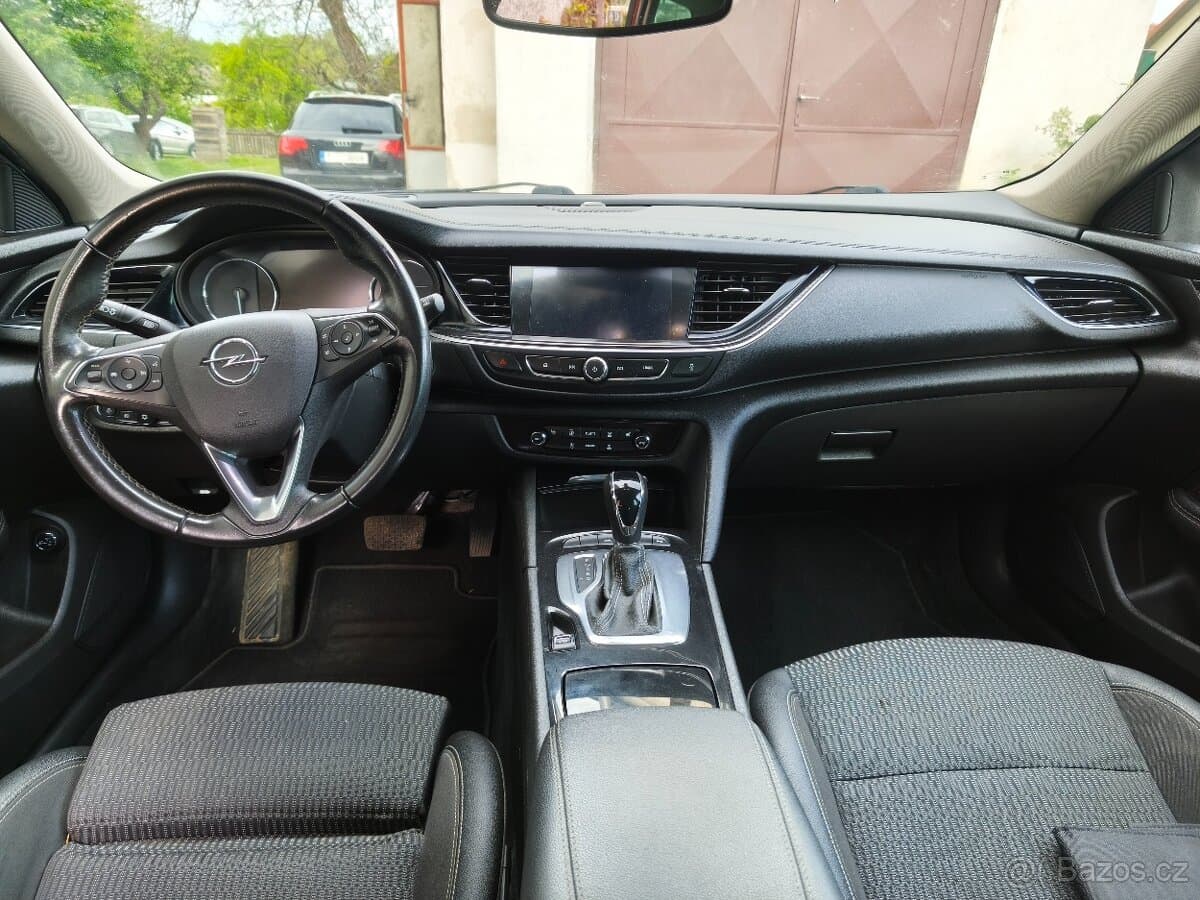 2018 Opel INSIGNIA - 11