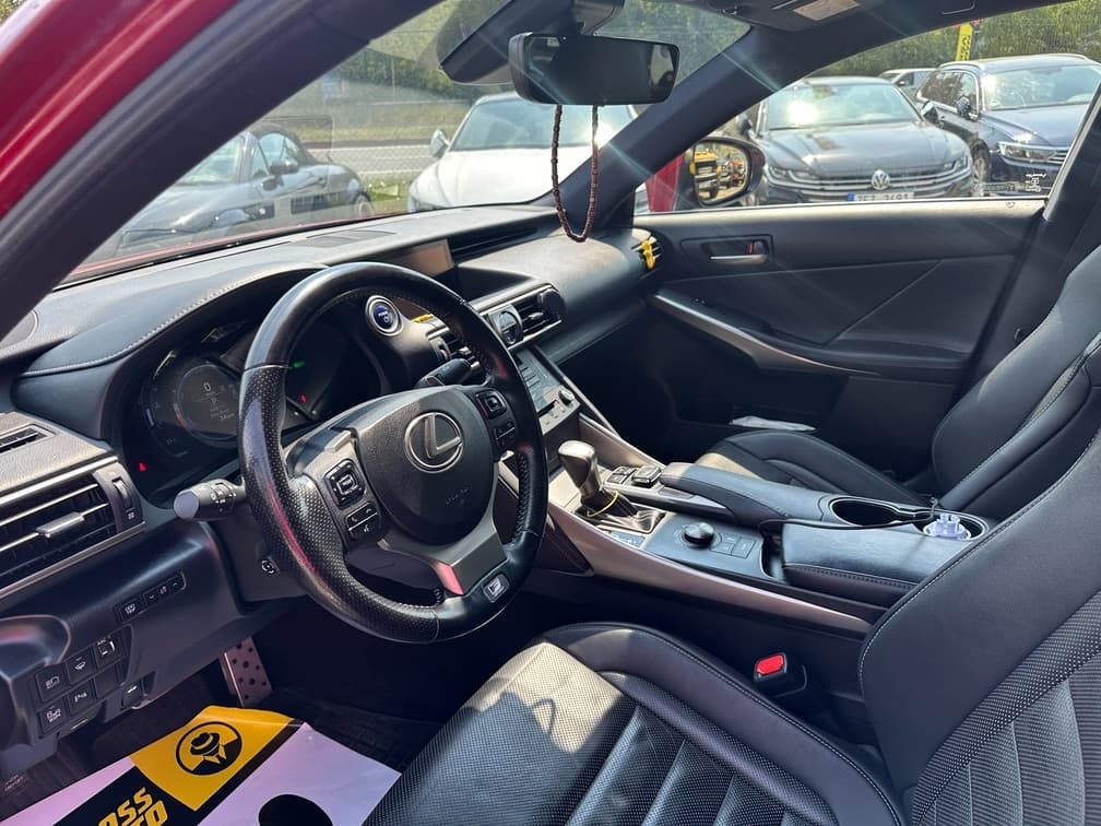 2020 Lexus IS - 11
