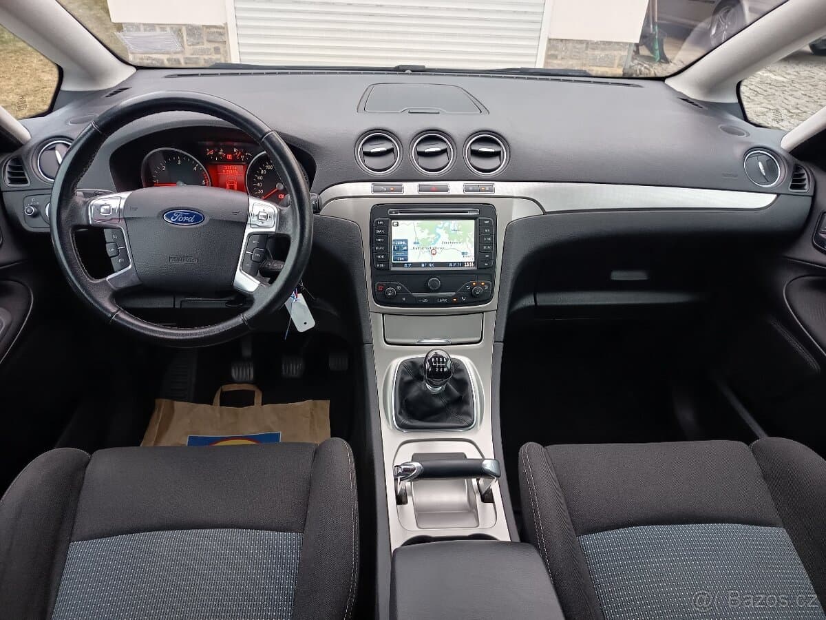 2011 Ford S-MAX - 11