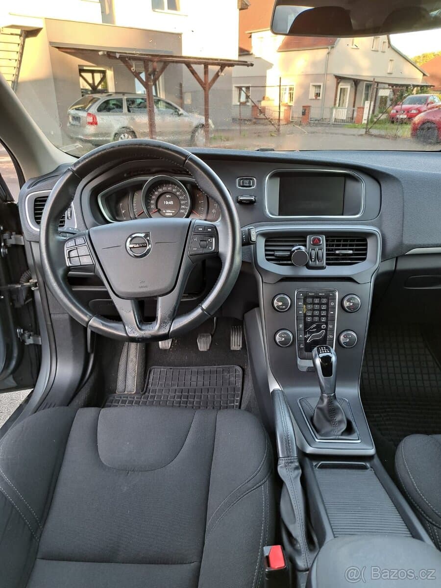 2018 Volvo V40 - 11