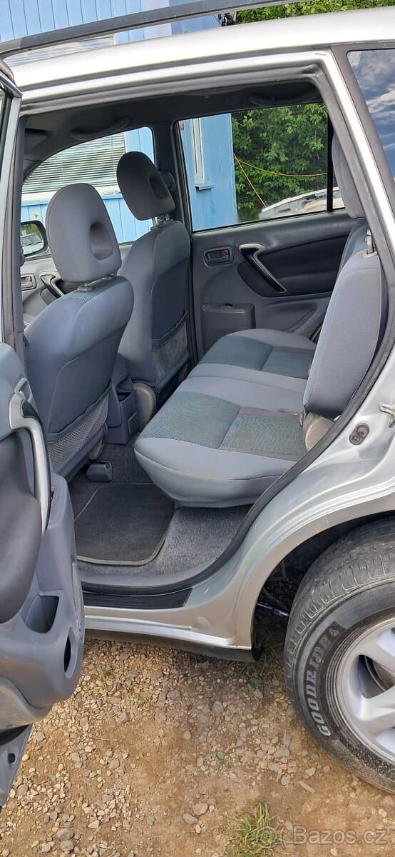 2001 Toyota RAV4 - 11
