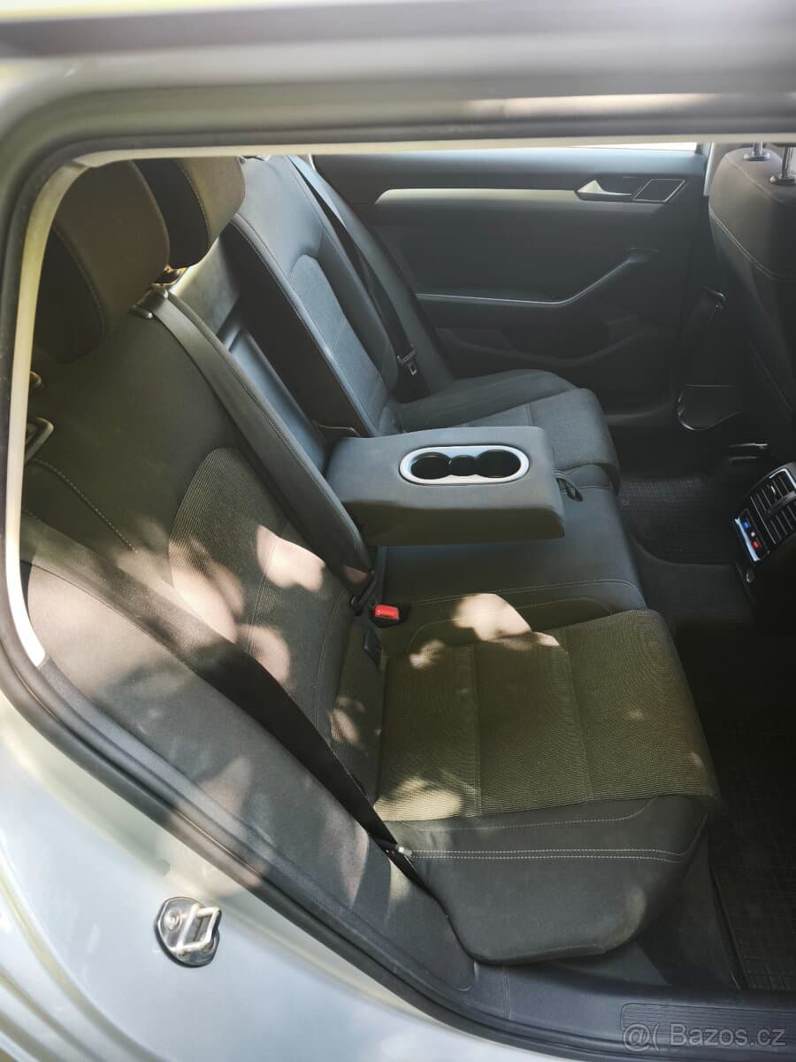 2019 Volkswagen PASSAT - 11