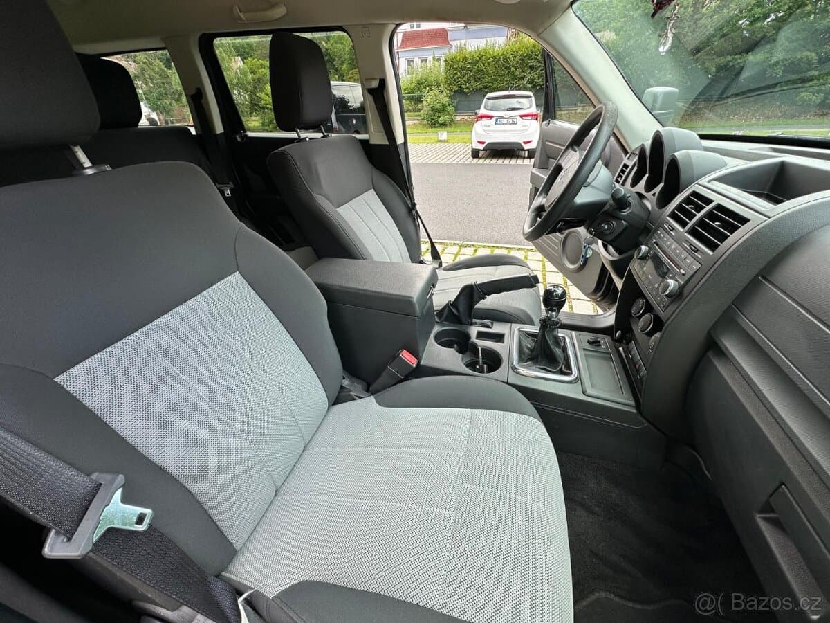2011 Dodge NITRO - 11