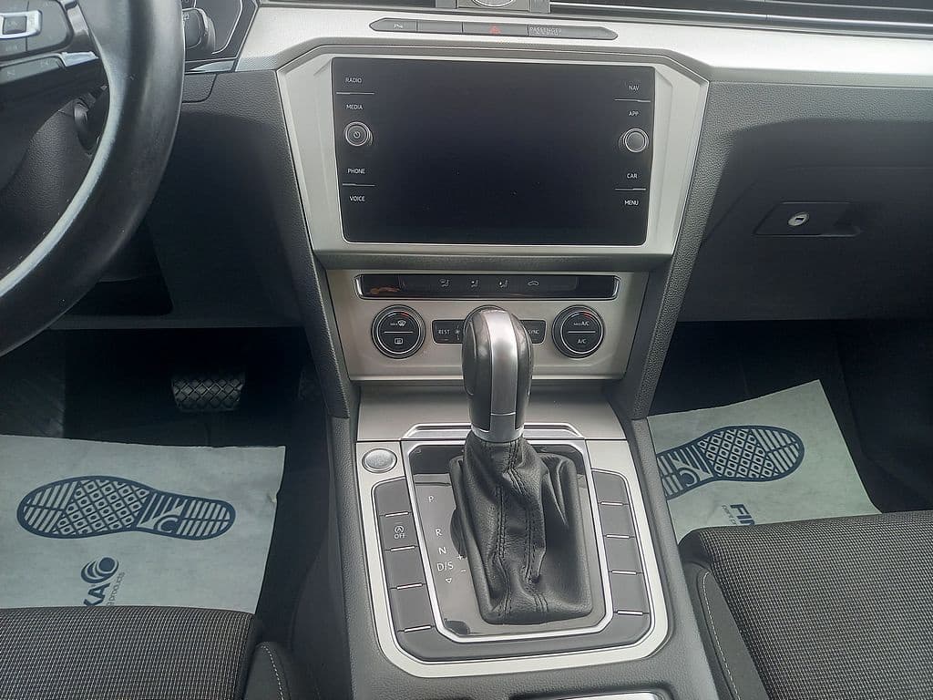 2019 Volkswagen PASSAT - 11