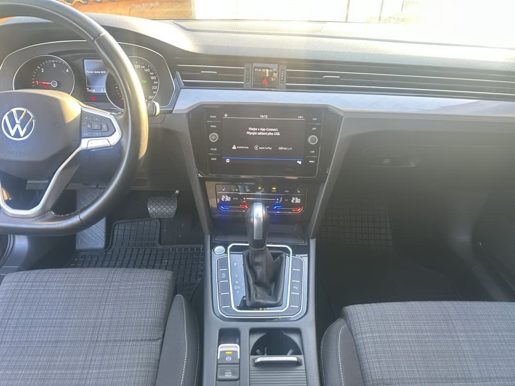 2022 Volkswagen PASSAT - 11