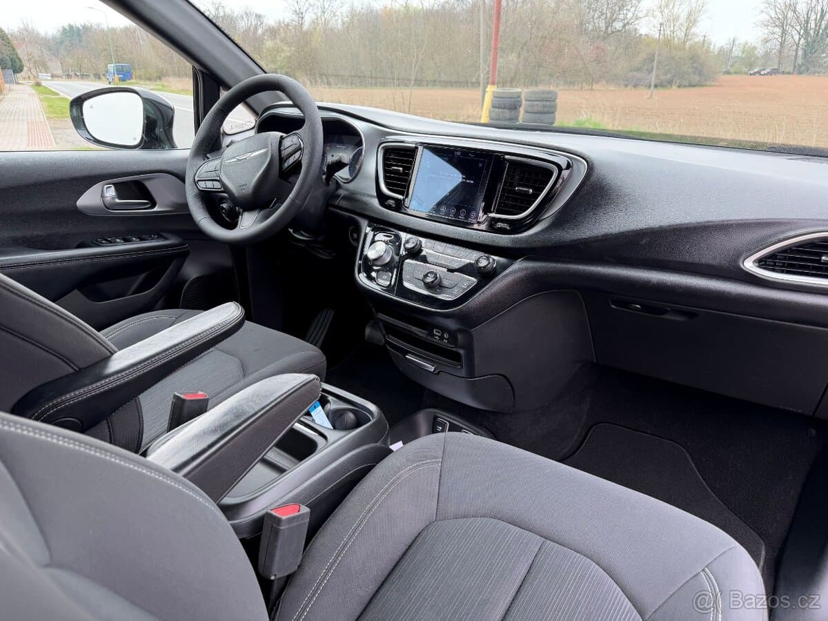 2019 Chrysler PACIFICA - 11