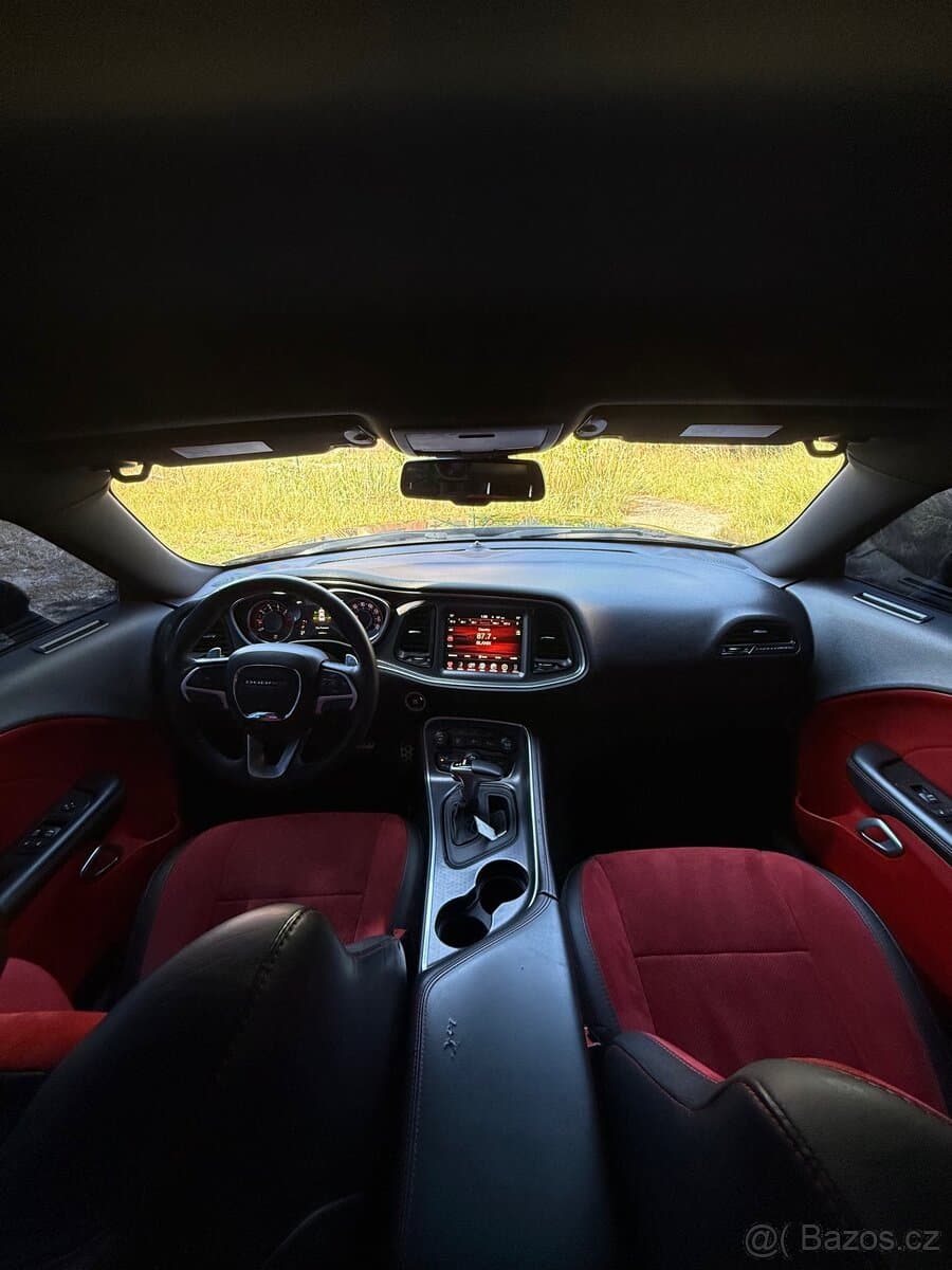 2016 Dodge CHALLENGER - 11