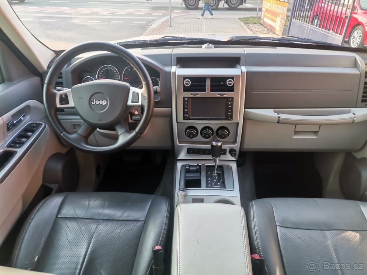 2009 Jeep CHEROKEE - 11