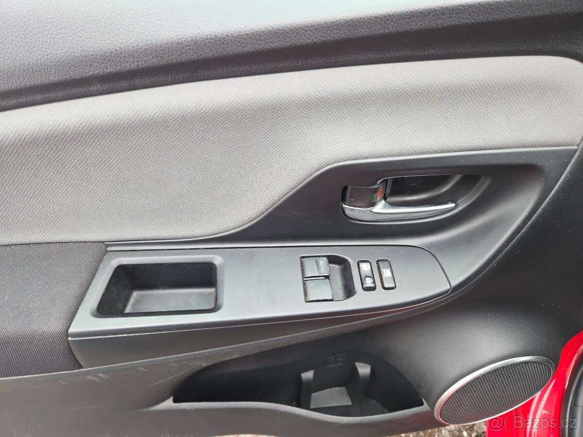 2015 Toyota YARIS - 11