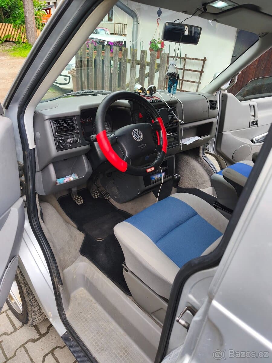 2002 Volkswagen MULTIVAN - 11