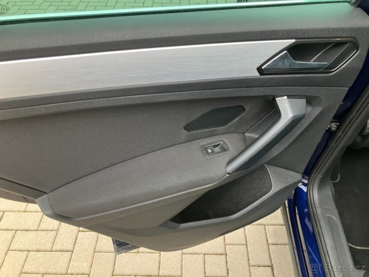2017 Volkswagen TIGUAN - 11