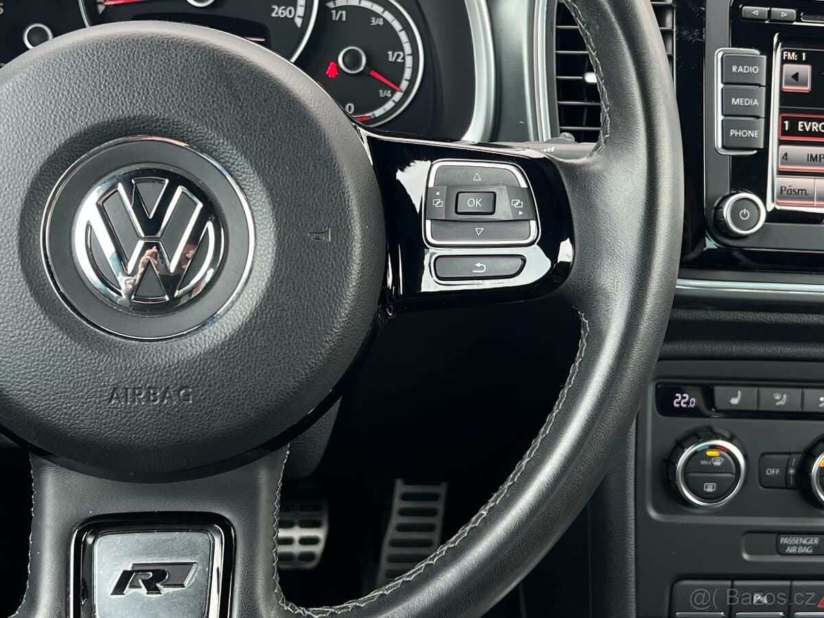 2015 Volkswagen BEETLE - 11