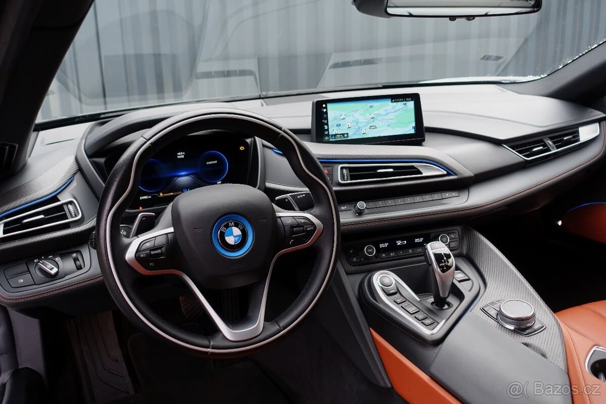 2020 BMW i8 - 11