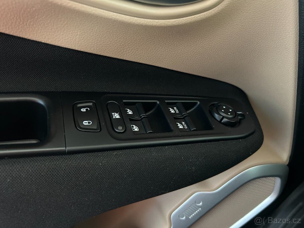 2018 Jeep RENEGADE - 11