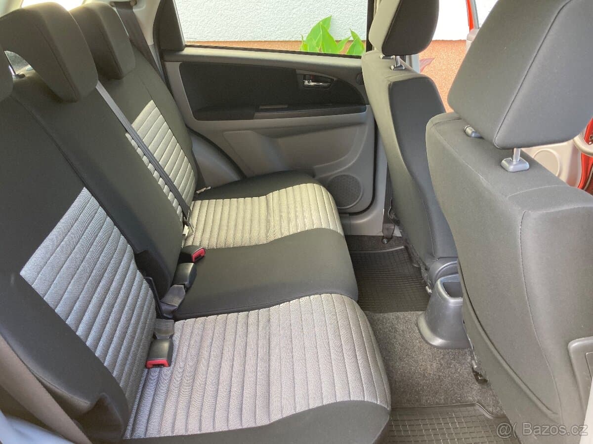 2010 Suzuki SX4 - 11