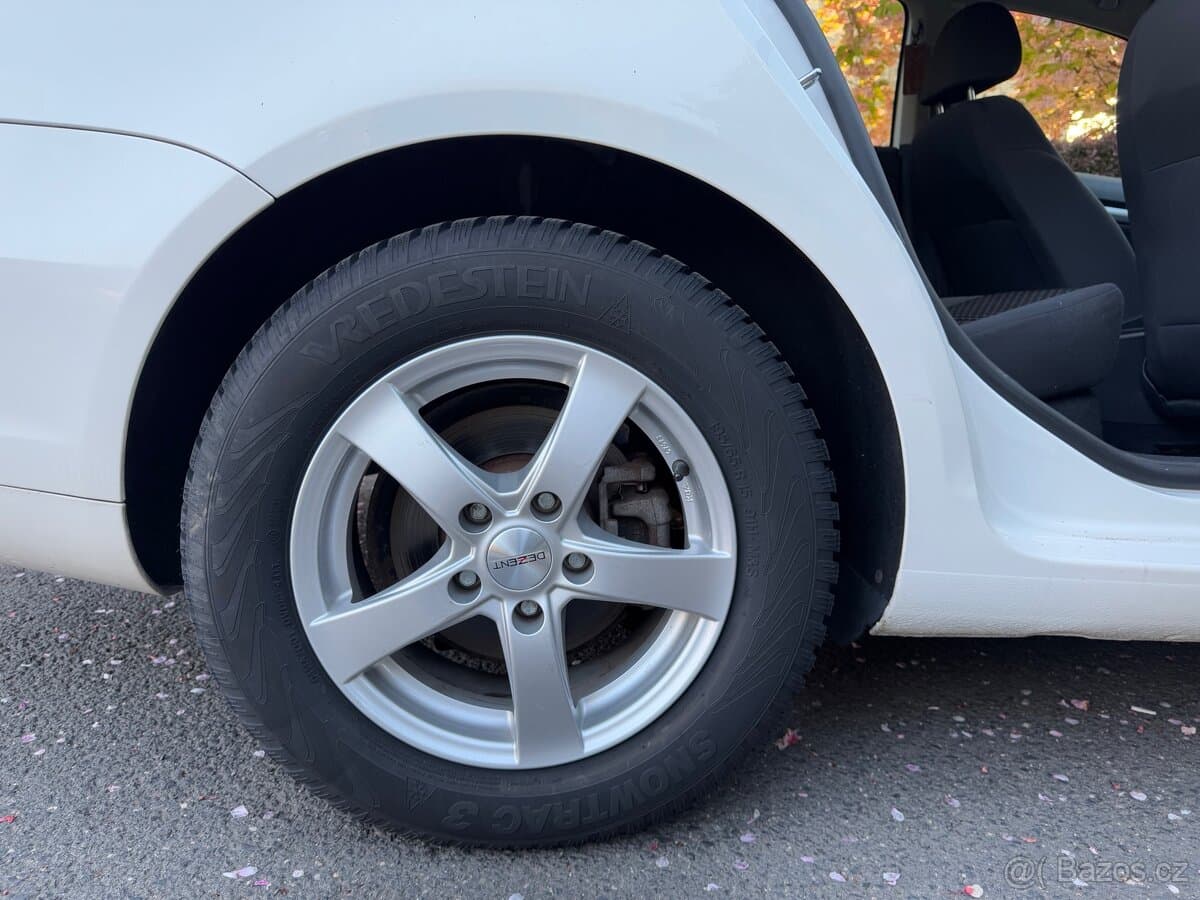 2010 Volkswagen GOLF - 11