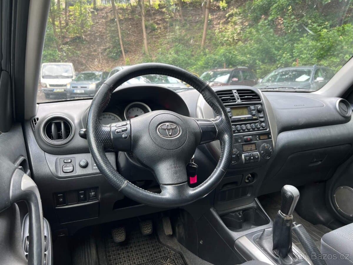 2005 Toyota RAV4 - 11
